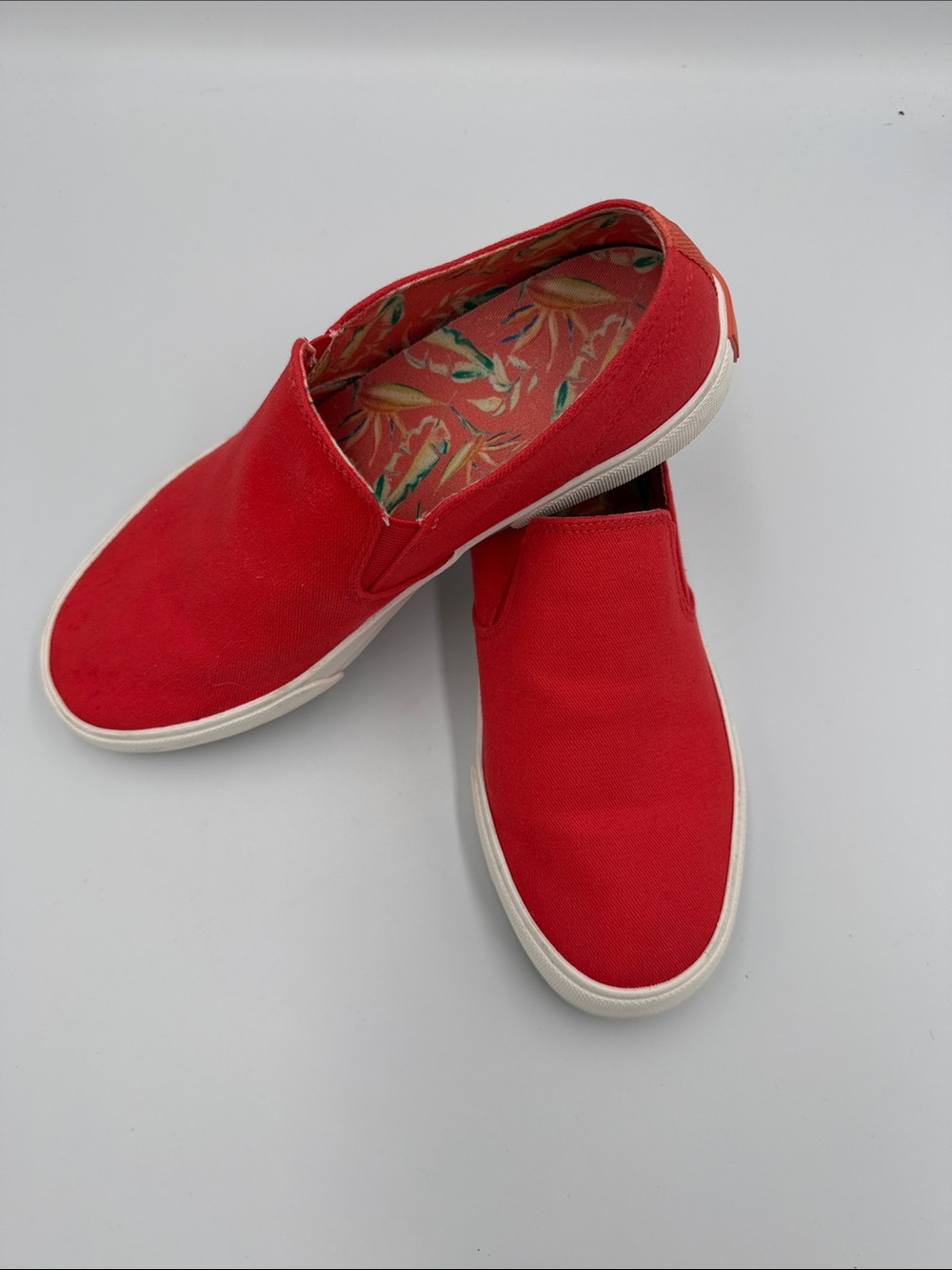 Vionic Groove Women’s 7 Coral Red Canvas Slip On Sneakers Tropical Print